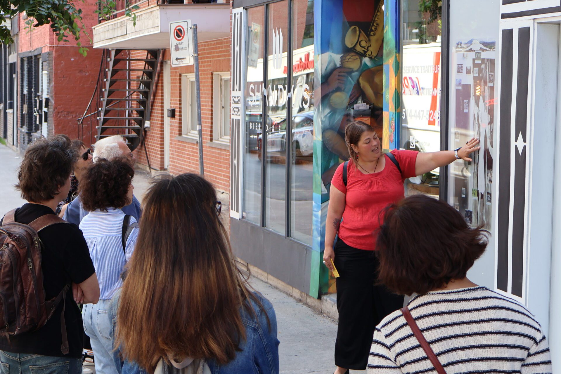 visite-exposition-regarde-arts-visuels-guide-melanie-renaud-tours-carpe-diem-montreal-centre-sud-quartier-culturel-des-faubourgs