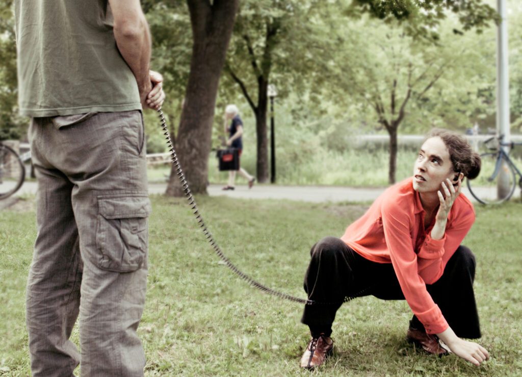 Performance participative "Écoute pour voir"d’Emmanuel Jouthe | Danse Carpe Diem au Festival des Faubourgs 2024